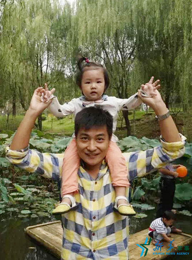 ↑資料圖片：張超與女兒合影。