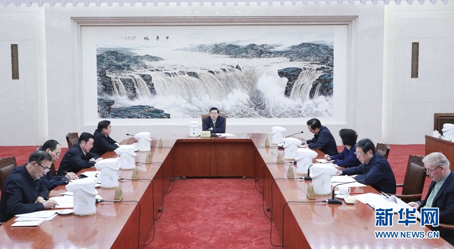 1月22日，中共十二屆全國人大常委會黨組在北京召開會議，認真學習領會習近平總書記在黨的十九屆二中全會上的重要講話精神，研究全國人大常委會貫徹落實全會精神、做好憲法修改相關工作。全國人大常委會委員長、常委會黨組書記張德江主持會議并講話。新華社記者 丁林 攝