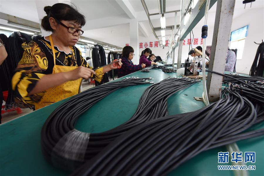 (新華全媒頭條·圖文互動)(3)脫貧攻堅的重要一步——寫在40個貧困縣脫貧摘帽之際