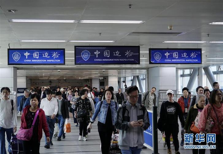 （圖文互動）（4）四十年、一扇窗——兩地值守者眼中的羅湖橋
