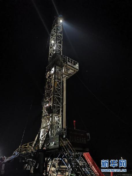 （走基層 聽民聲·圖文互動）（3）“條件進步了，好作風沒變”——記者夜守大慶油田1205鉆井隊