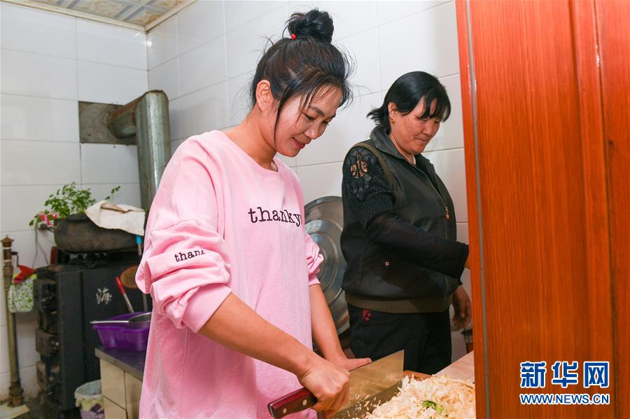 （壯麗70年&middot;奮斗新時代&middot;圖文互動）（2）情同一家，守望相助，共奔小康&mdash;&mdash;內蒙古興安盟巴彥敖包嘎查民族團結見聞