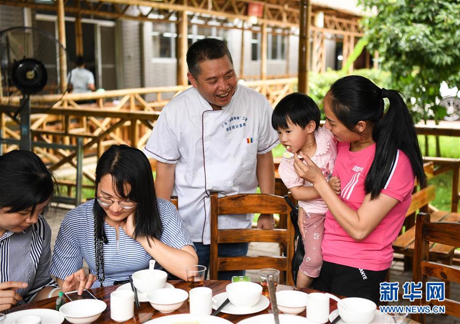 (新華全媒頭條·圖文互動)(4)粵菜師傅工程:扶貧和鄉村振興的“風味之路”