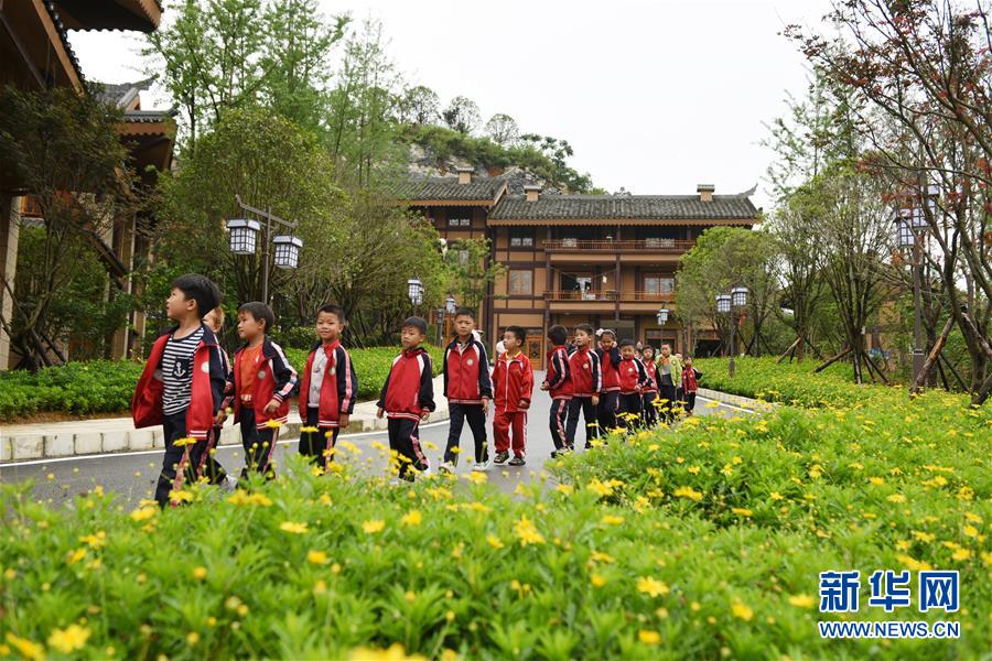 (壯麗70年·奮斗新時代·圖文互動)(6)奮進的阿妹戚托——貴州三寶彝族鄉整鄉搬遷見聞