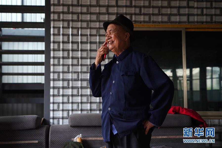 (圖文互動)(2)布朗族老人巖章應:我從原始社會走來……