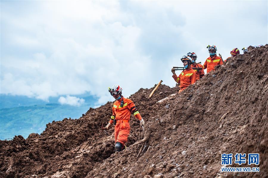 （新華全媒頭條·圖文互動）（3）有一絲希望，就盡百倍努力——貴州水城“7·23”特大山體滑坡72小時救援紀實