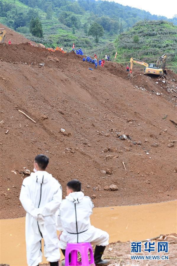 （新華全媒頭條·圖文互動）（9）有一絲希望，就盡百倍努力——貴州水城“7·23”特大山體滑坡72小時救援紀實