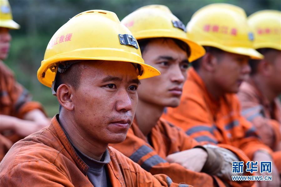 （新華全媒頭條·圖文互動）（8）有一絲希望，就盡百倍努力——貴州水城“7·23”特大山體滑坡72小時救援紀實