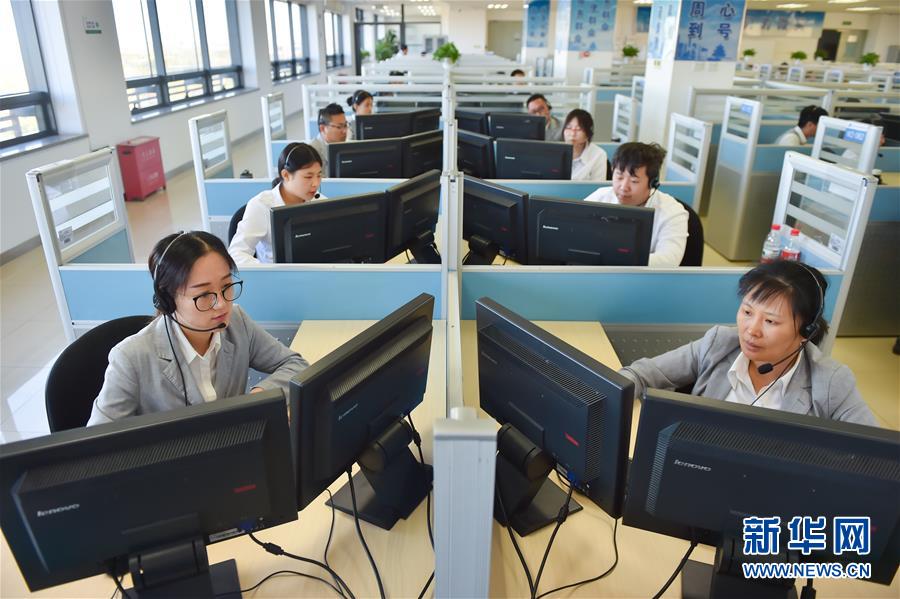 (新華全媒頭條·四中全會精神在基層·圖文互動)(5)一根小熱線撬動城市基層治理大變革——北京“接訴即辦”聽民意解民憂調查
