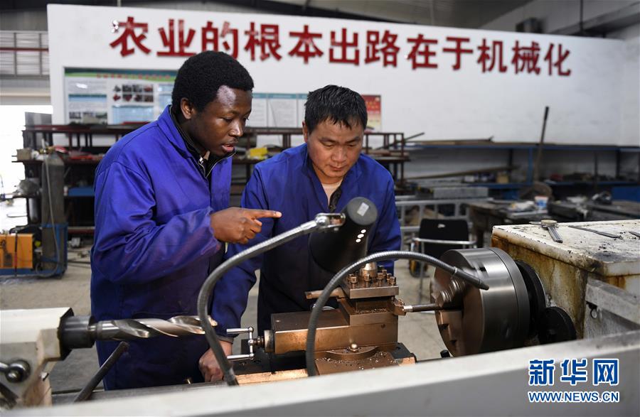 (在習近平新時代中國特色社會主義思想指引下——新時代新作為新篇章·總書記關切開放事·圖文互動)(12)來中國“學種地”的“洋學生”