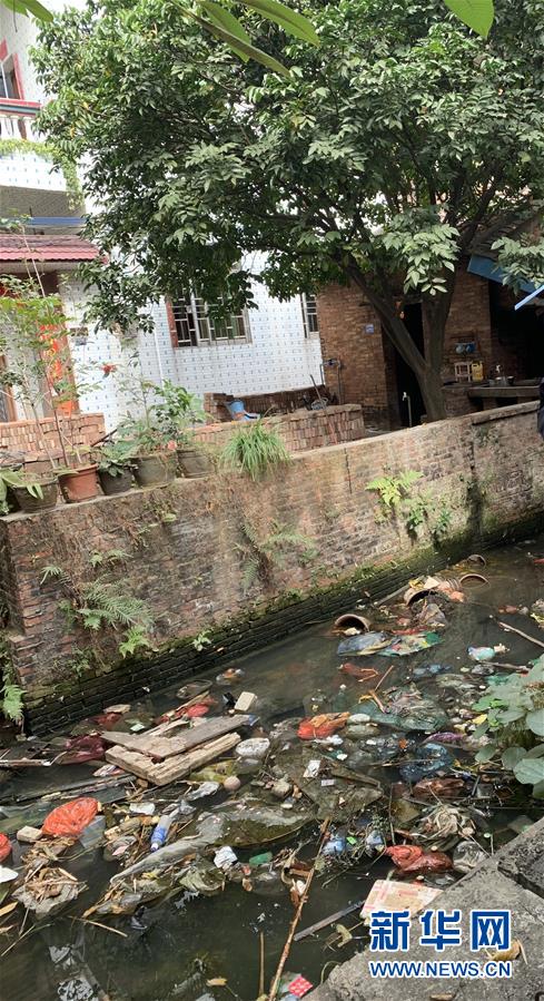 （圖文互動）（2）河長職責寫得明明白白，條條舉措無一落實——國務院檢查組暗訪核查佛山一農村河涌黑臭十余年無人管理