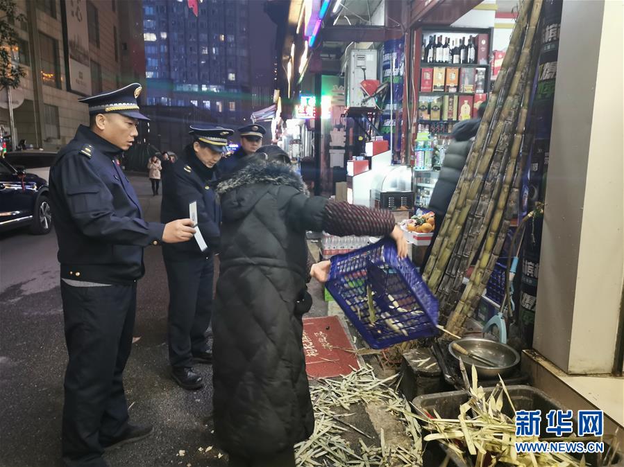 (圖文互動)(4)不一樣的煙火——城市基層工作者的新年第一天