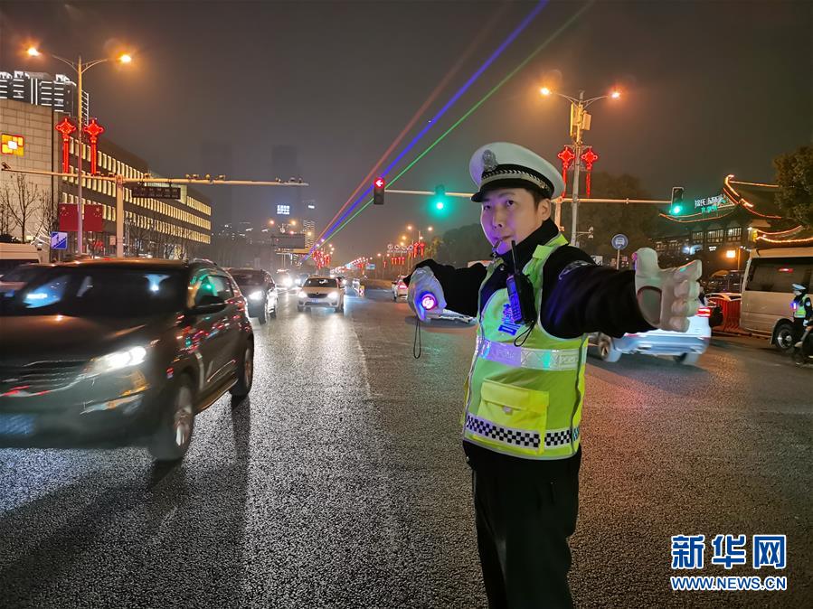 (圖文互動)(2)不一樣的煙火——城市基層工作者的新年第一天