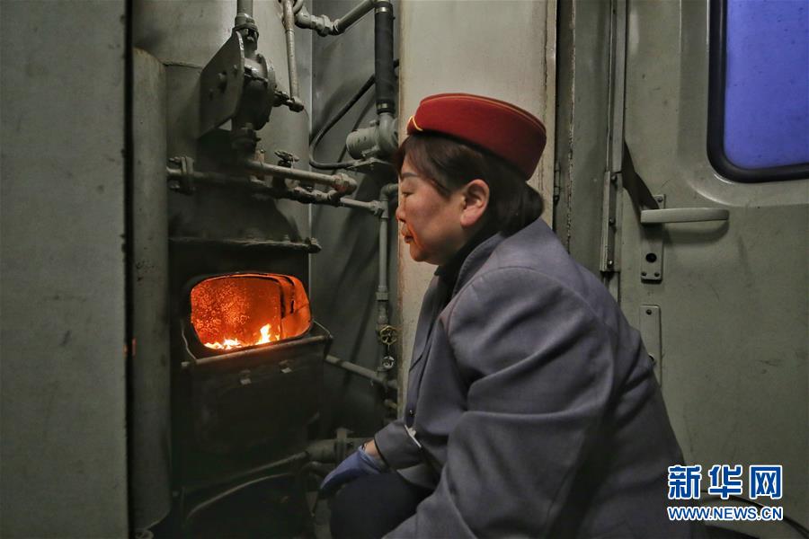 （新春走基層·圖文互動）（2）小康路上，與“小慢車”同行——長白山區綠皮火車二三事