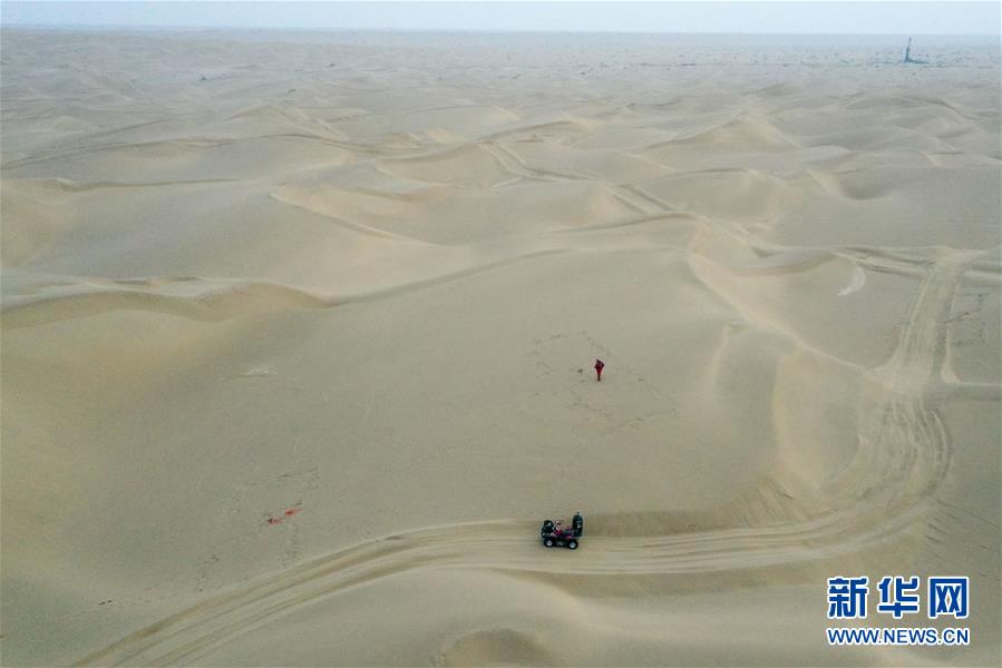 （新春走基層·圖文互動）（1）大漠中，一頂帳篷守歲五年