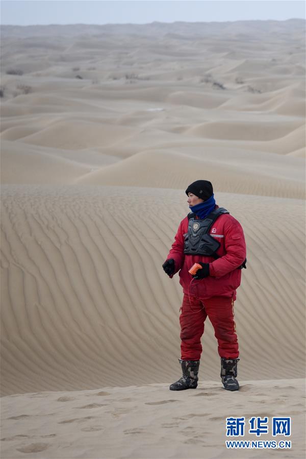 （新春走基層·圖文互動）（4）大漠中，一頂帳篷守歲五年