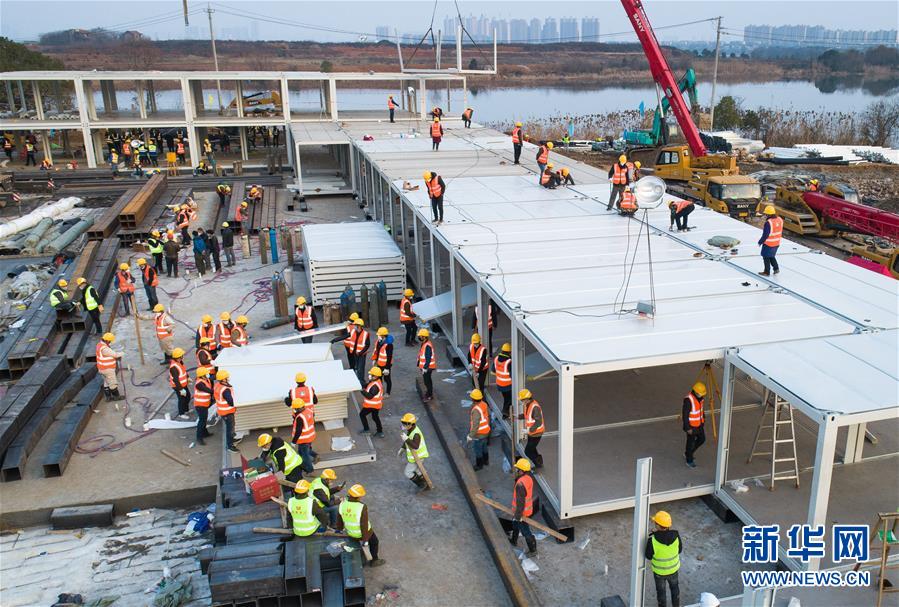 （新華全媒頭條·圖文互動）（6）黨旗，高高飄揚在防控疫情斗爭第一線——各級黨組織和廣大黨員干部投身疫情防控阻擊戰紀實