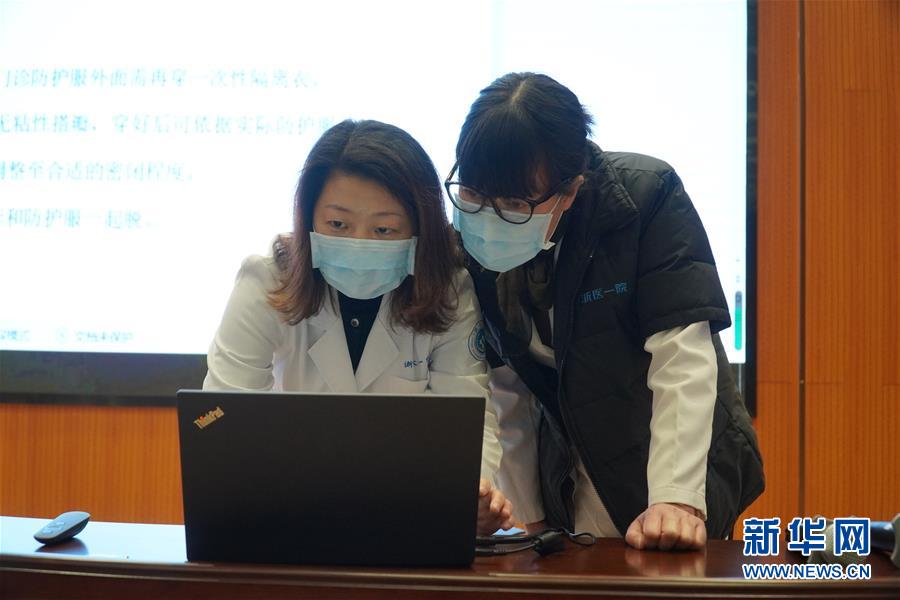 （聚焦疫情防控·圖文互動）（5）無法握手，但始終并肩