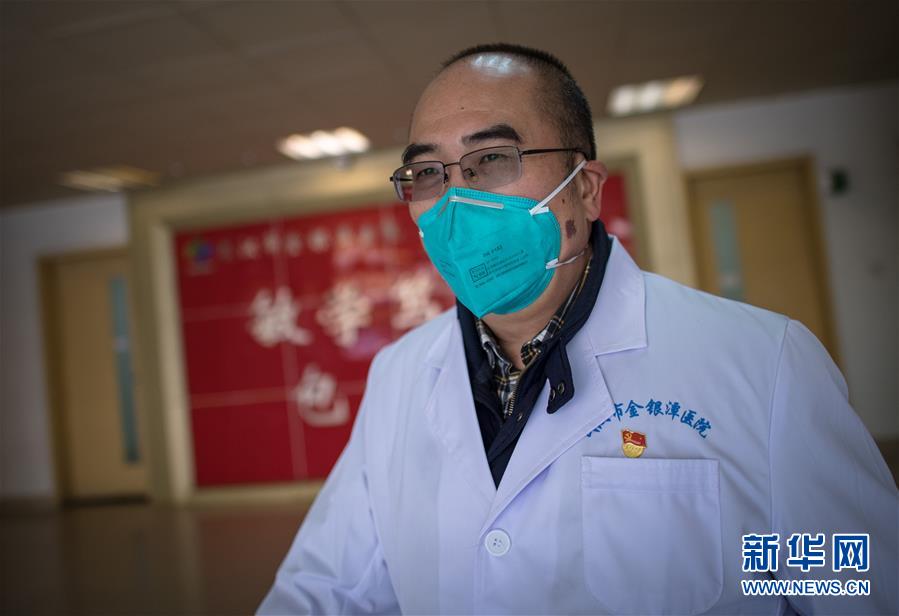 (新華全媒頭條·聚焦疫情防控·圖文互動)(3)拼漸凍生命 與疫魔競速——記疫情“風暴眼”中武漢金銀潭醫院院長張定宇