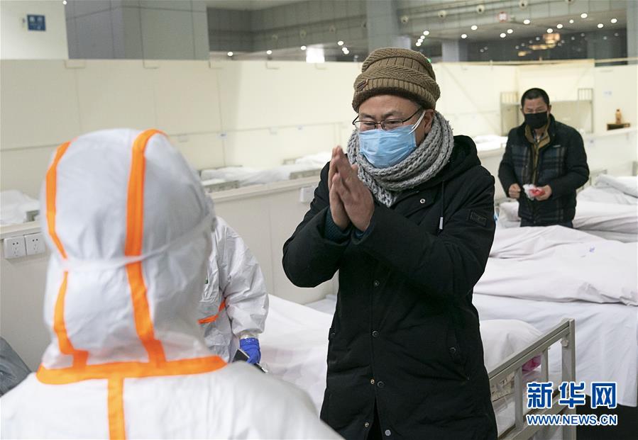 (聚焦疫情防控)(10)武漢首個方艙醫院開始收治病人