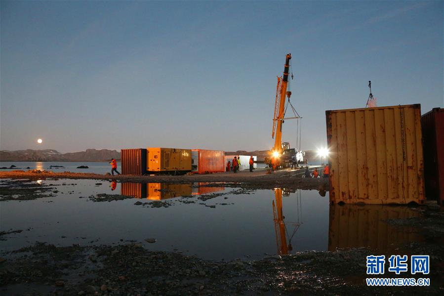 (“雪龍”探南極·圖文互動)(5)“雪龍2”號開始南極長城站首次卸貨