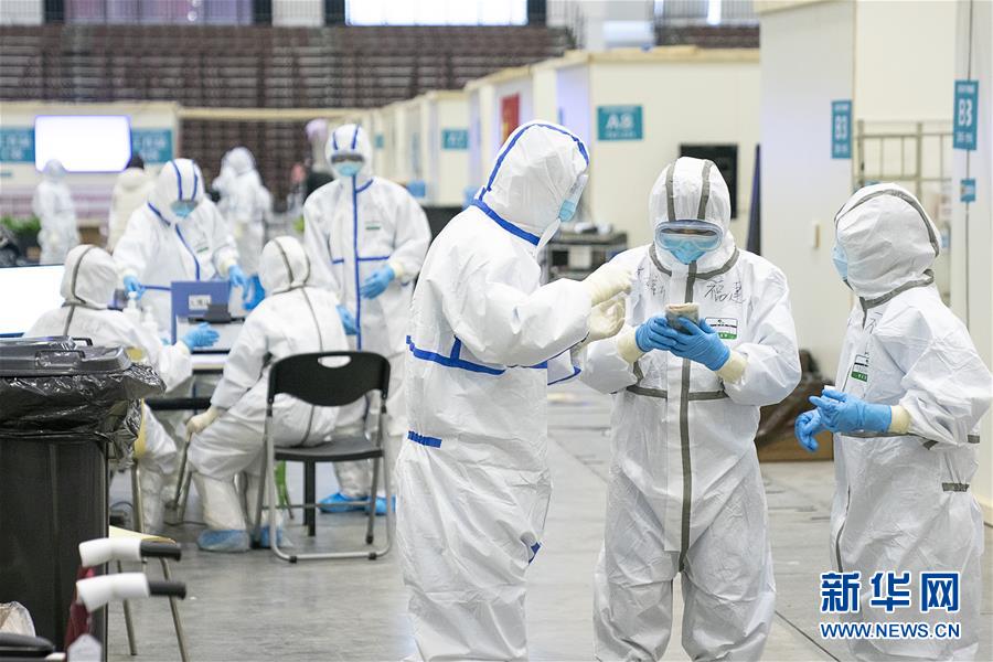 （新華全媒頭條&middot;圖文互動）（2）火線上的中流砥柱&mdash;&mdash;獻給奮戰在抗疫一線的醫務工作者