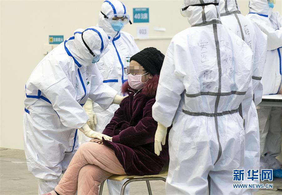 （新華全媒頭條&middot;圖文互動）（3）火線上的中流砥柱&mdash;&mdash;獻給奮戰在抗疫一線的醫務工作者