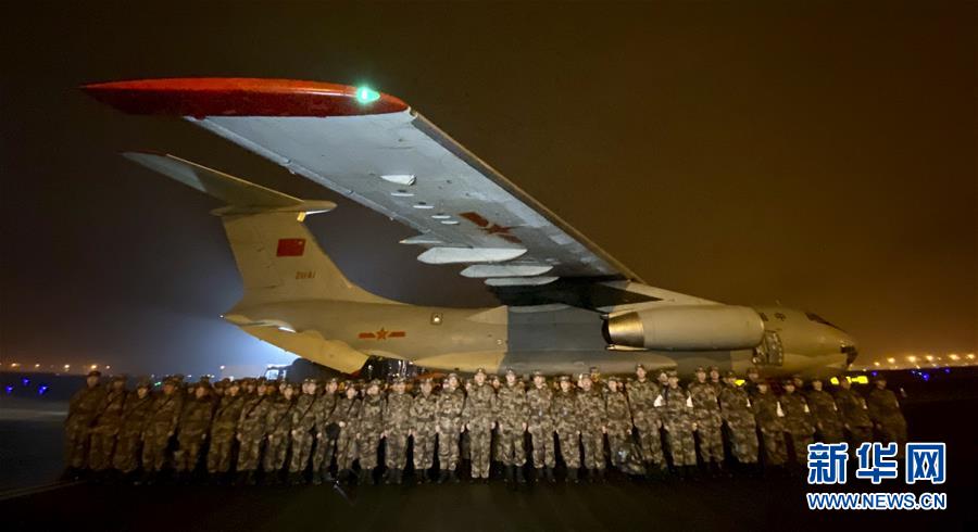 （新華全媒頭條&middot;圖文互動）（13）火線上的中流砥柱&mdash;&mdash;獻給奮戰在抗疫一線的醫務工作者