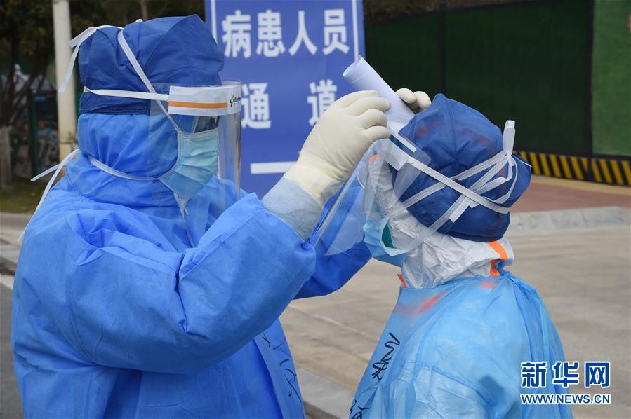 (聚焦疫情防控·圖文互動)(4)軍隊新近承擔救治任務的兩所醫院全部投入使用 參照火神山醫院模式運行