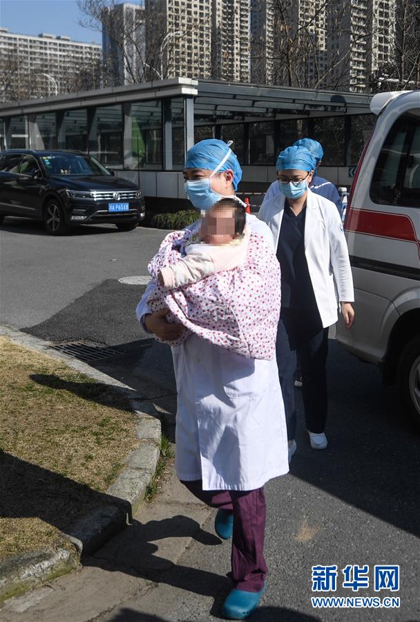(聚焦疫情防控)(6)浙江省年齡最小新冠肺炎患者出院