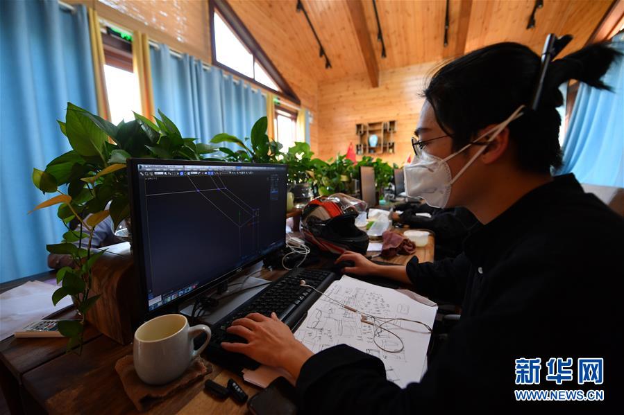 (圖文互動)(4)展會變直播 員工變網紅——千億元家具產業別樣復工復產路