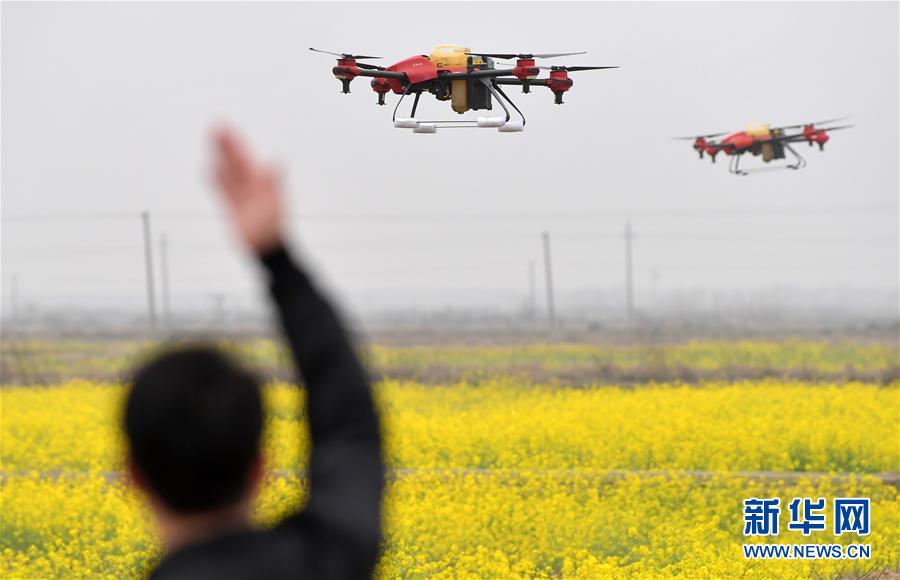 （抓好春耕備耕 穩住農業生產·圖文互動）（1）智能農機、“訂單”服務、“云端”種菜——來自江西的春耕“新事”