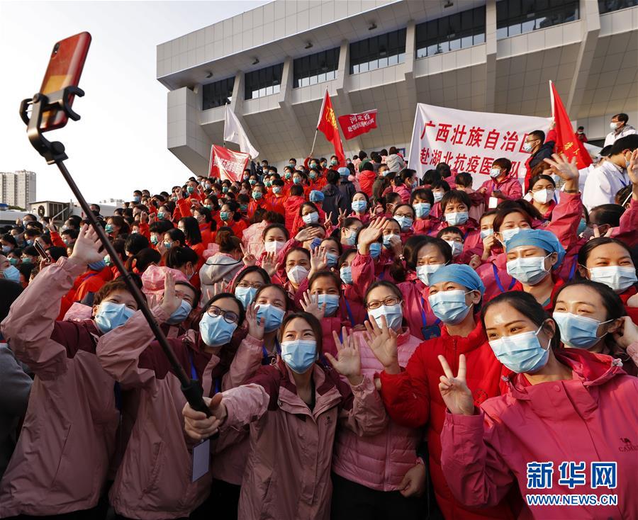 (新華全媒頭條·圖文互動)(4)守護天使 同心戰“疫”——各地多措并舉關愛一線醫務人員掃描