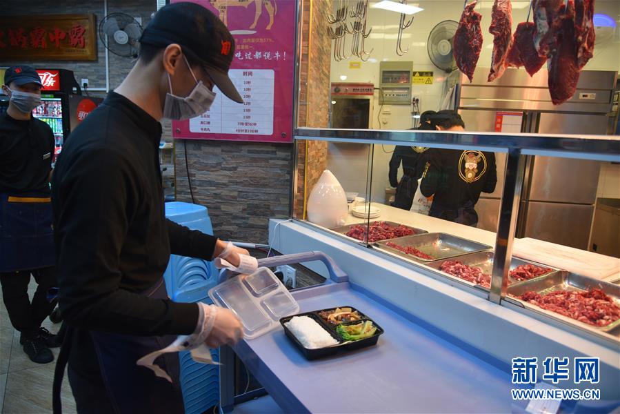 （聚焦復工復產·圖文互動）（3）觸網接單、開發簡餐、直播賣貨——餐企換招自救