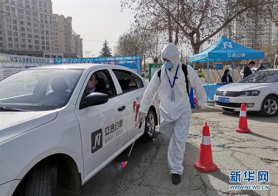(聚焦復工復產·圖文互動)(1)河南:撤卡不撤防 復工復產忙