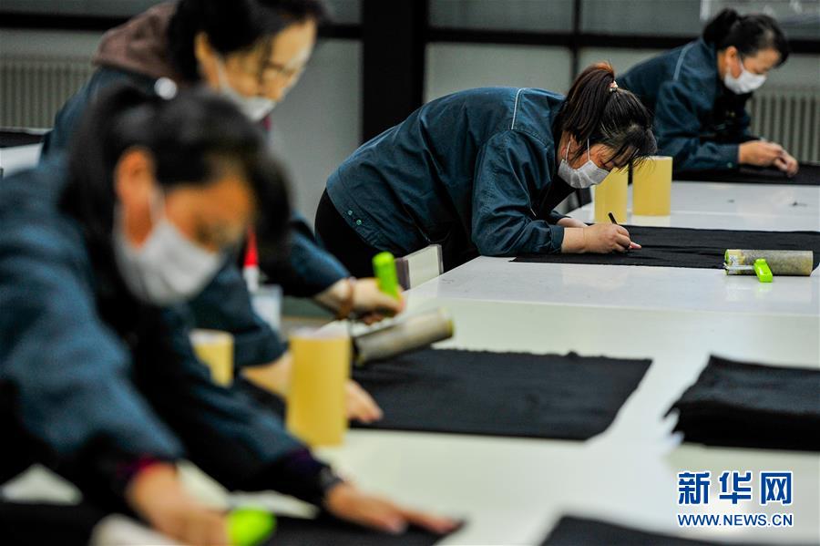 (在習近平新時代中國特色社會主義思想指引下——新時代新作為新篇章·習近平總書記關切事·圖文互動)(7)穩住千家萬戶的“飯碗”——各地積極穩就業化解疫情影響