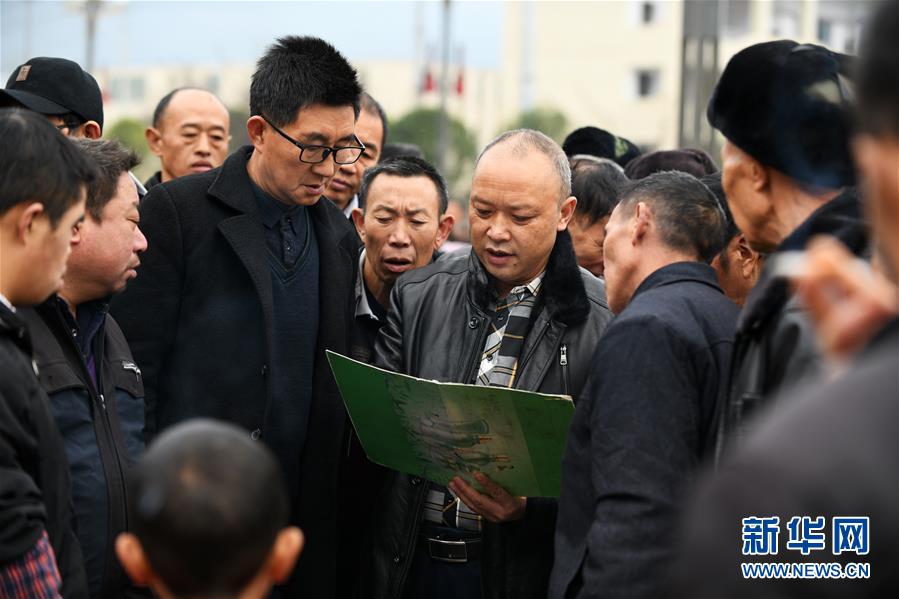(新華全媒頭條·圖文互動)(6)來自大山深處的“移民管家”——記貴州正安縣瑞濠街道辦事處主任吳太璽