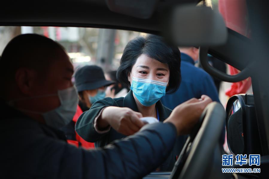 （習近平致敬的戰“疫”英雄·下沉干部篇·圖文互動）（2）他們，挺身而出守防線