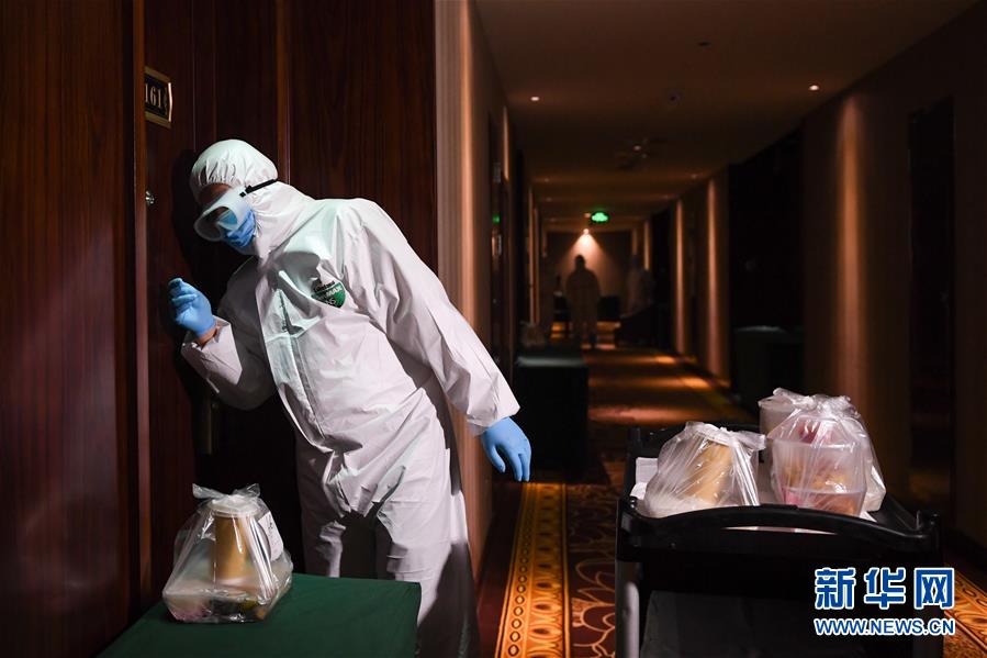 （聚焦疫情防控·圖文互動）（9）“感謝你們，讓我感到很踏實！”——北京入境人員轉運及隔離點見聞