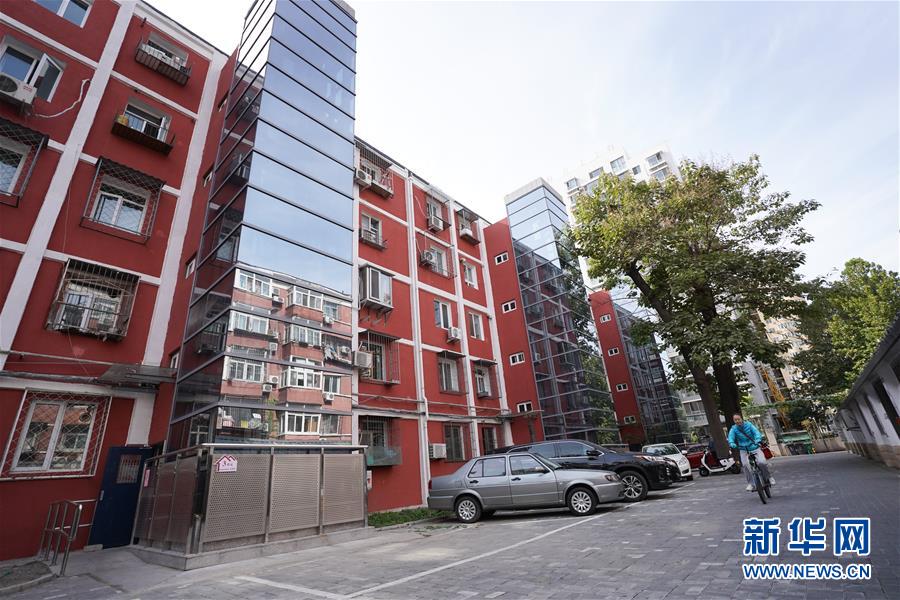 （新華全媒頭條·圖文互動）（1）88級臺階，終于不再是座“山”？——北京老舊小區加裝電梯現狀調查