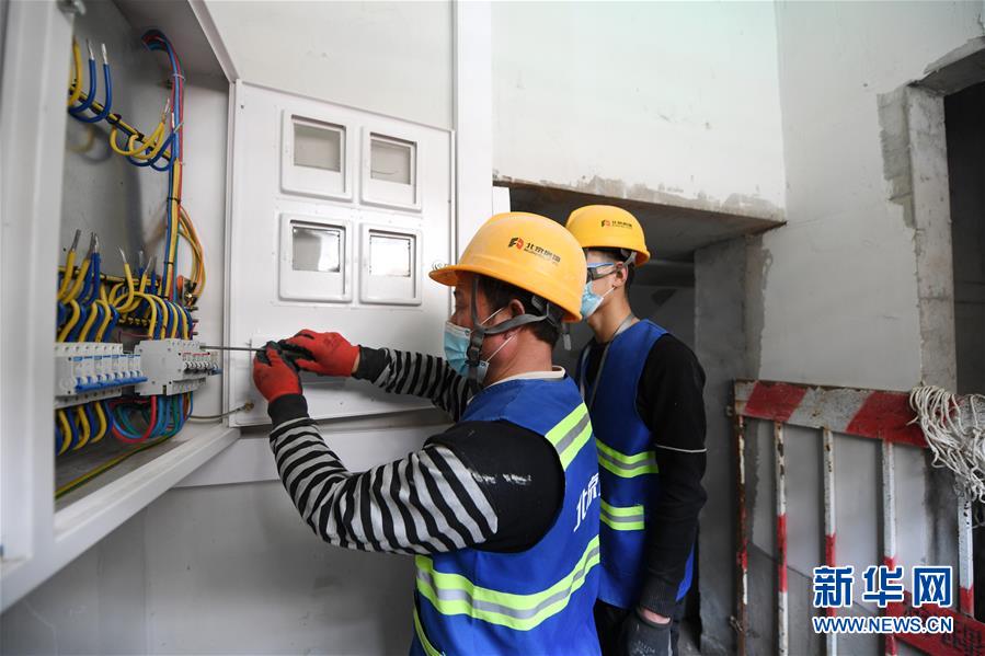 （新華全媒頭條·圖文互動）（5）88級臺階，終于不再是座“山”？——北京老舊小區加裝電梯現狀調查