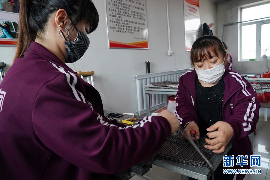 （在習近平新時代中國特色社會主義思想指引下——新時代新作為新篇章·習近平總書記關切事·圖文互動）（1）助你飛翔，擁抱陽光——助力殘疾人脫貧攻堅故事
