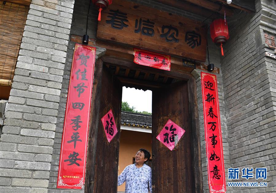 (新華全媒頭條·走向我們的小康生活·圖文互動)(5)大山深處有“新家”——大別山村繪出現代版“富春山居圖”