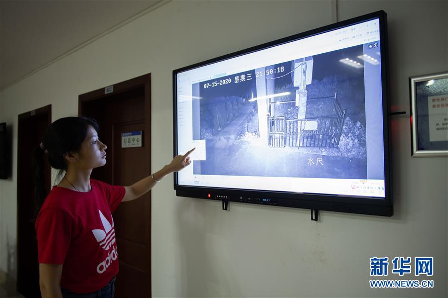 （防汛抗洪·圖文互動）（5）在大堤上成長，為人民守護——洪水中的青年“生力軍”