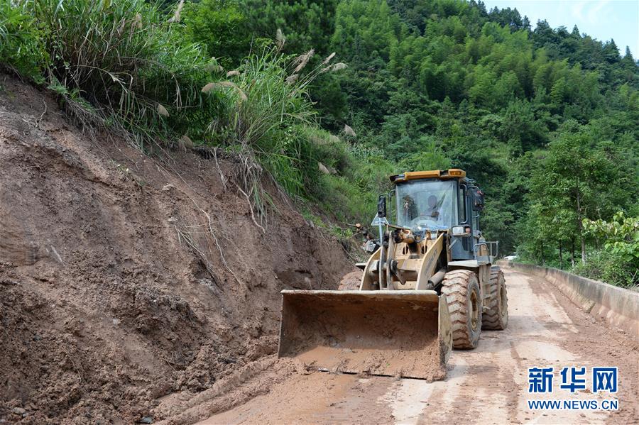 (防汛抗洪·圖文互動)(1)修路通水忙重建 補種搶收復生產——湘西山洪后恢復生產生活見聞
