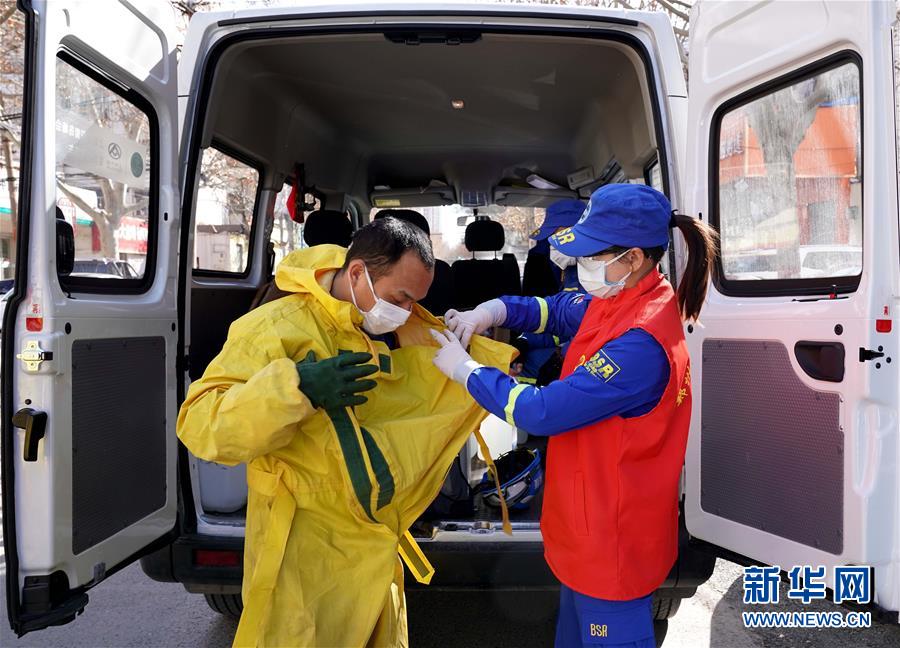 （習近平致敬的戰“疫”英雄·志愿者篇·圖文互動）（3）他們，微光成炬照征程