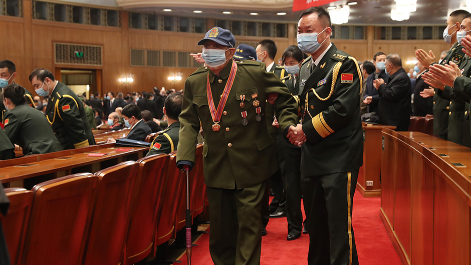 志愿軍老戰士、老同志入場