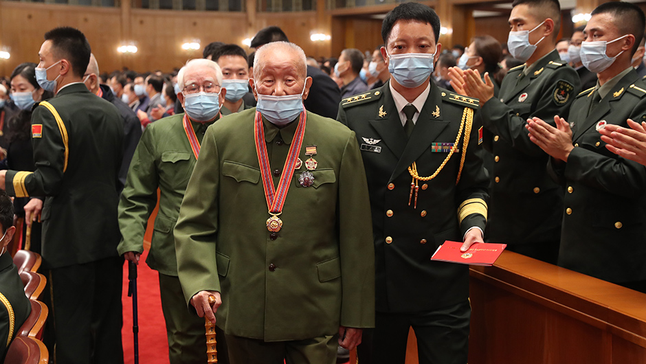 志愿軍老戰士、老同志入場