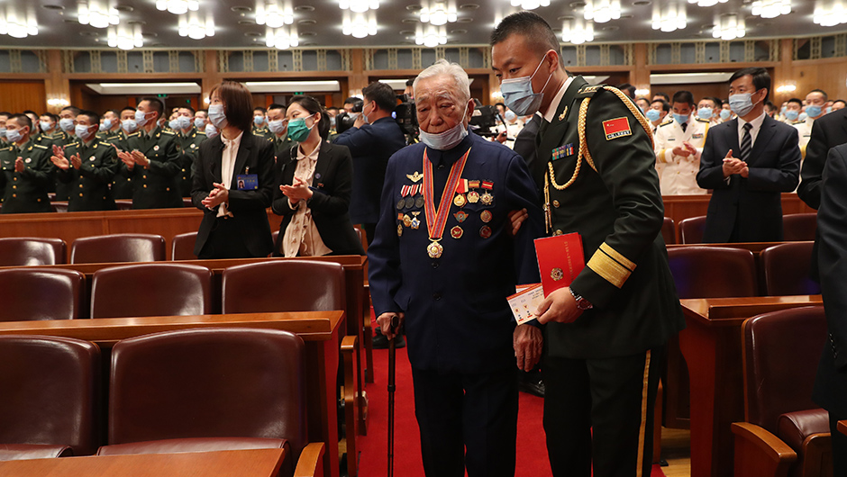 志愿軍老戰士、老同志入場