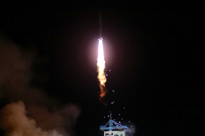 4月6日，搭載實踐十號衛星的長征二號丁運載火箭升空。